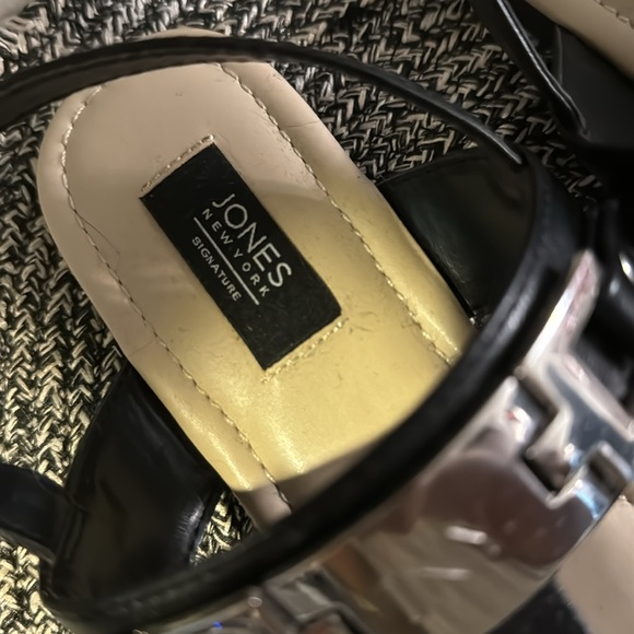 Jones NY leather thong sandals - Picture 3 of 6